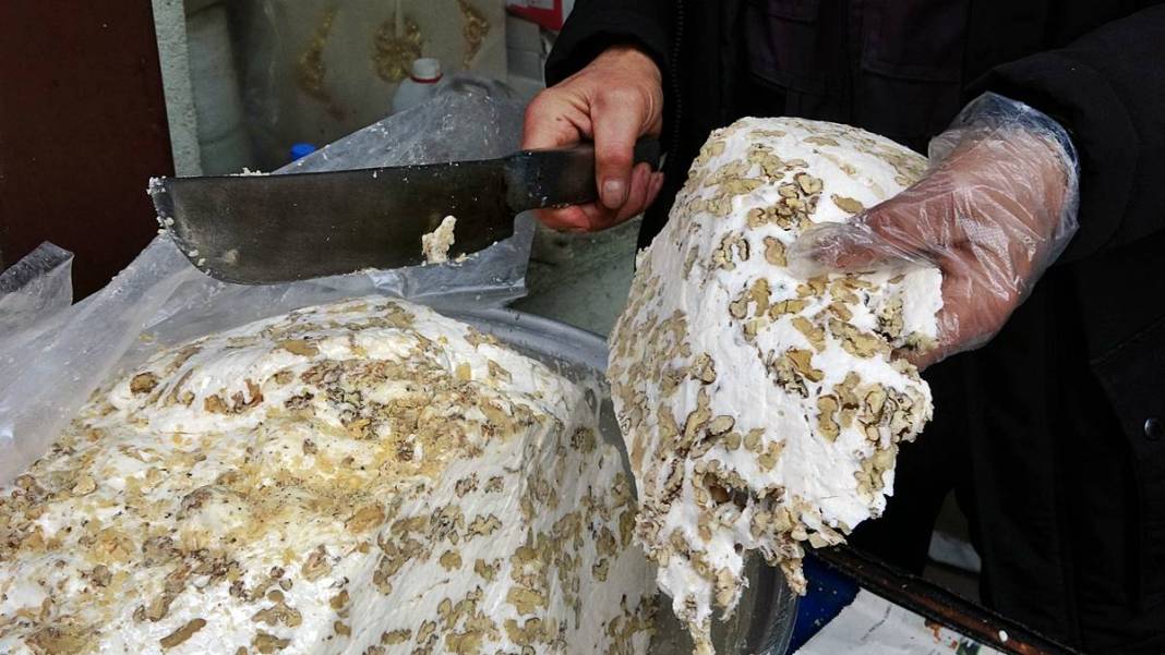 Soğuk havalarda vücudu sıcacık tutuyor, hastalıklardan koruyor! Sadece o kentte üretiliyor 1